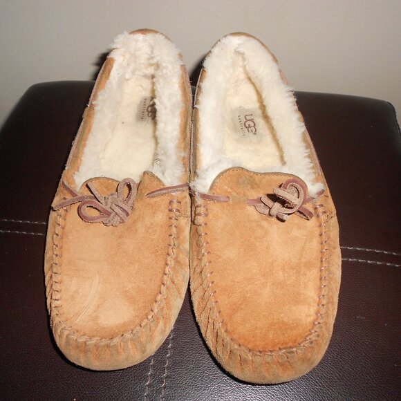 UGG 5612 DAKOTA MOCCASINS SLIPPERS CHESTNUT SUEDE SHOE US WOMEN'S 9 - Picture 1 of 6